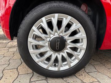 Fahrzeugabbildung Fiat 500 Dolcevita DAB UConnect Klima PDC uvm.