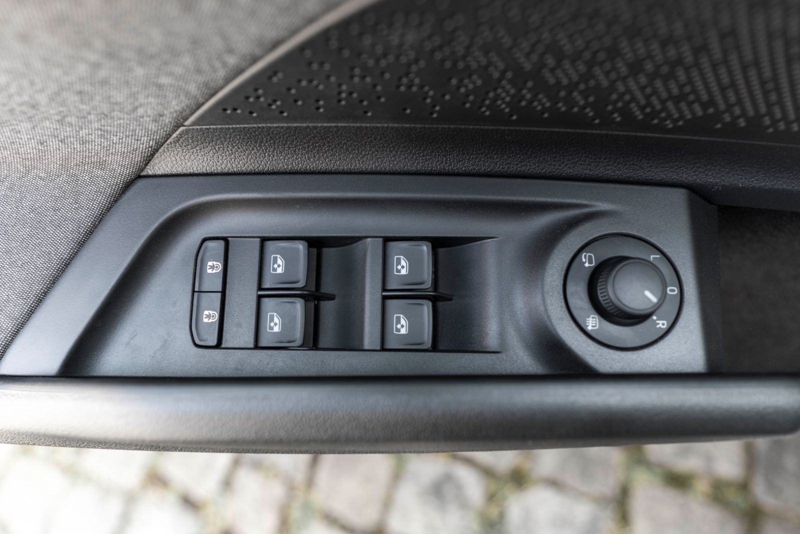 Fahrzeugabbildung SKODA Enyaq 85 LOFT CANTON HUD LED 360° AHK ACC