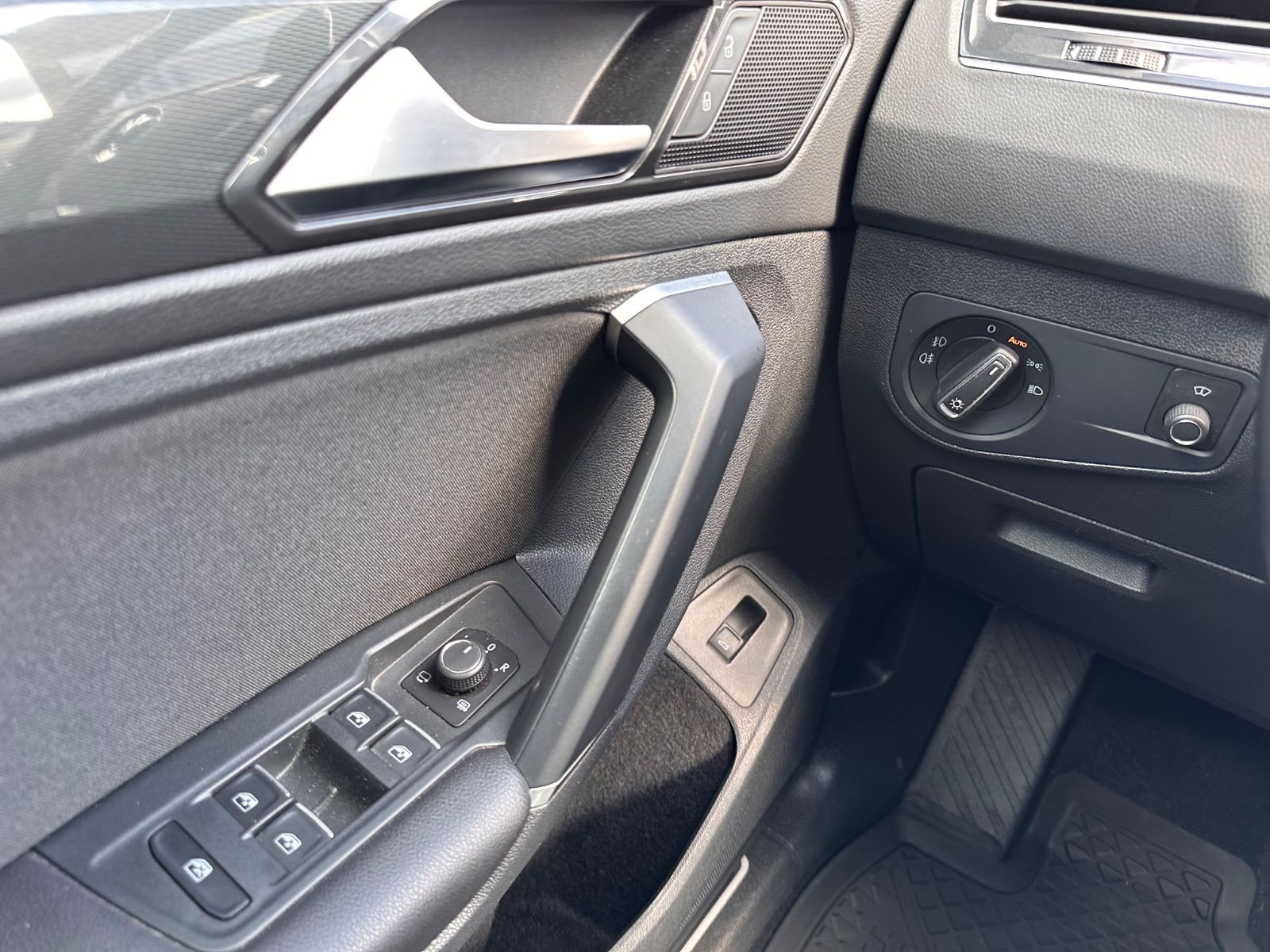 Fahrzeugabbildung Volkswagen Tiguan 2.0 TDI 4M Highline DSG AHK/HUD/Navi/LED