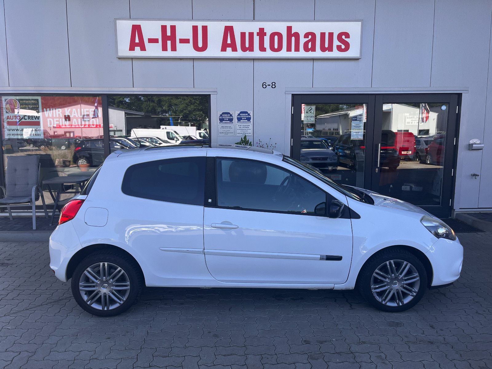 Fahrzeugabbildung Renault Clio III Night and Day Leichter Heckschaden !