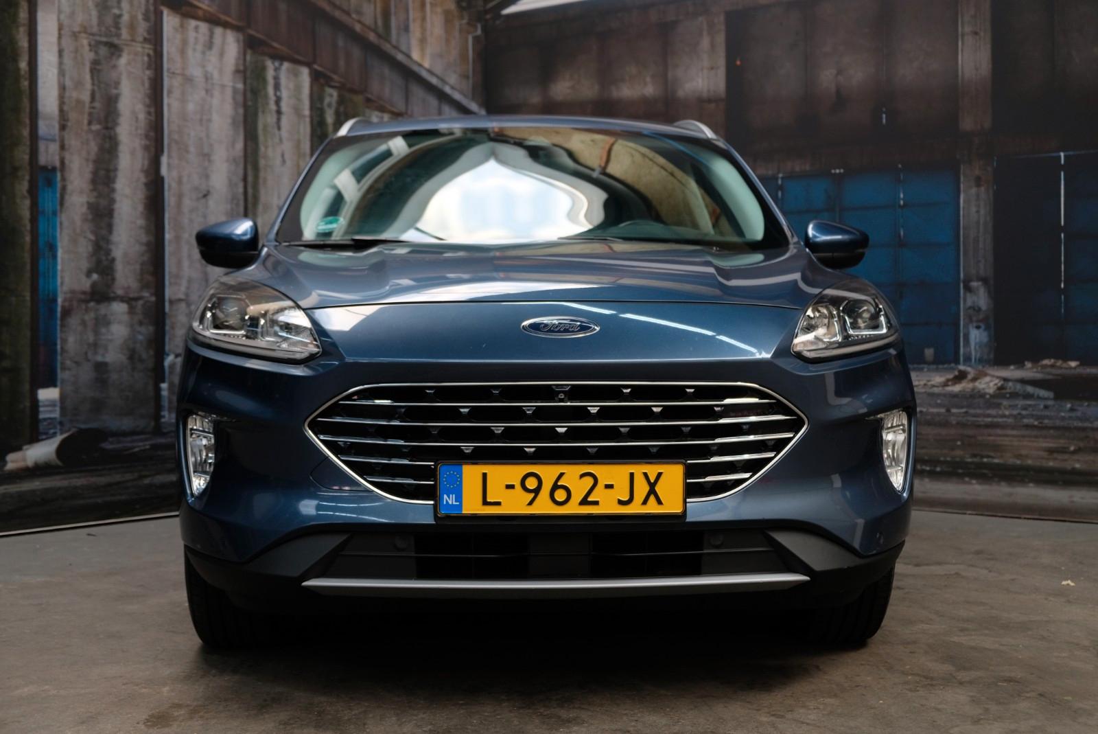 Ford Kuga Plug-In Hybrid Titanium*Kamera*LED*2xKabeln