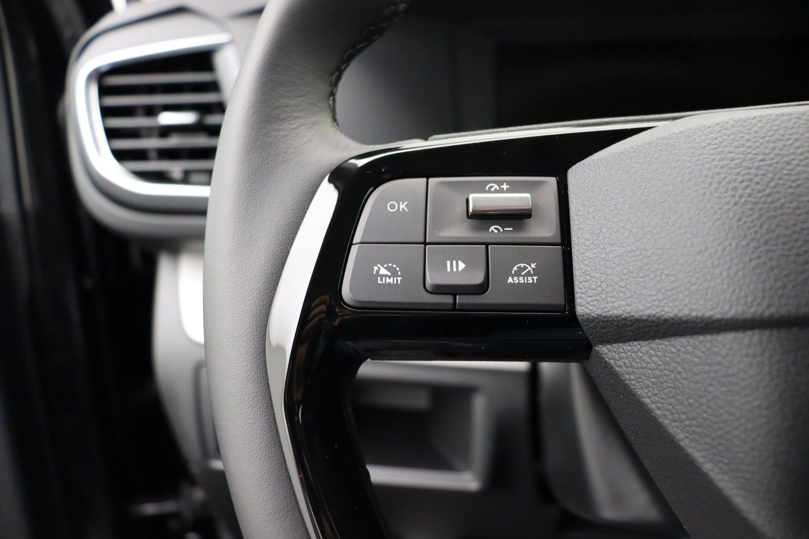 Fahrzeugabbildung Fiat Scudo L3 Multicab XL Diesel 180 AT