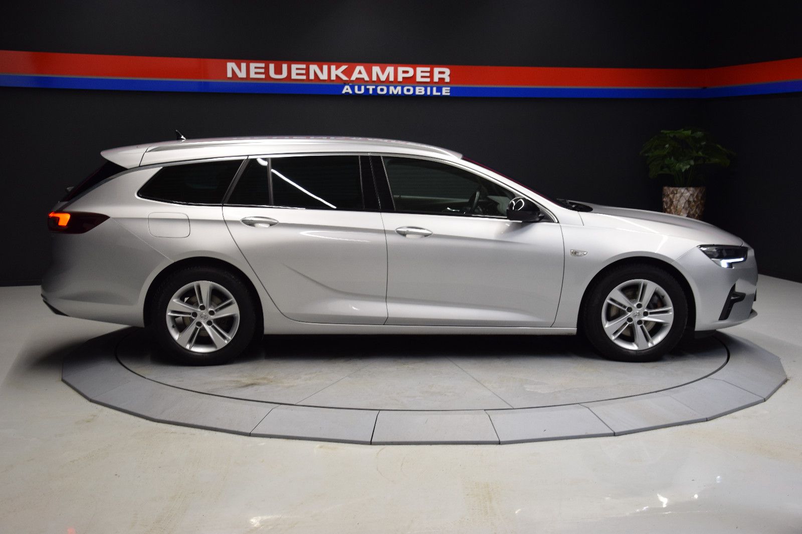 Fahrzeugabbildung Opel Insignia B Sports Tourer Business LED Navi