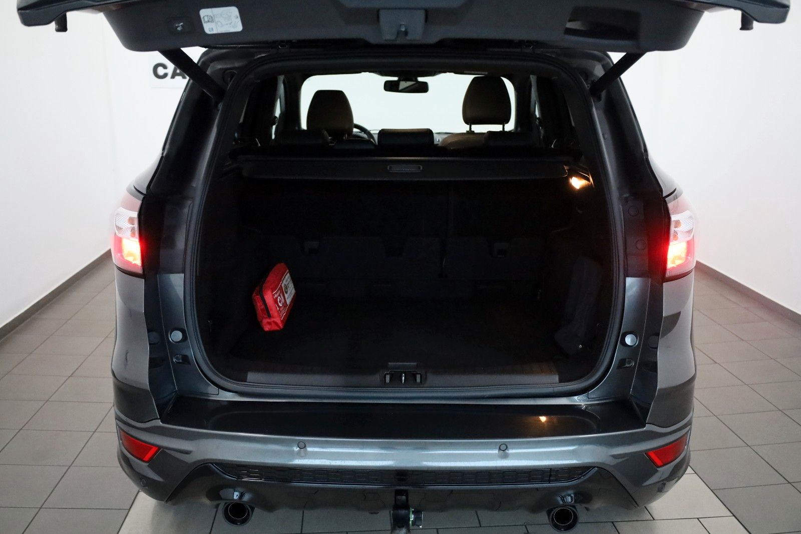 Fahrzeugabbildung Ford Kuga ST-Line 4X4, T.Leder,Navi,Kamera, AHK,SR+WR