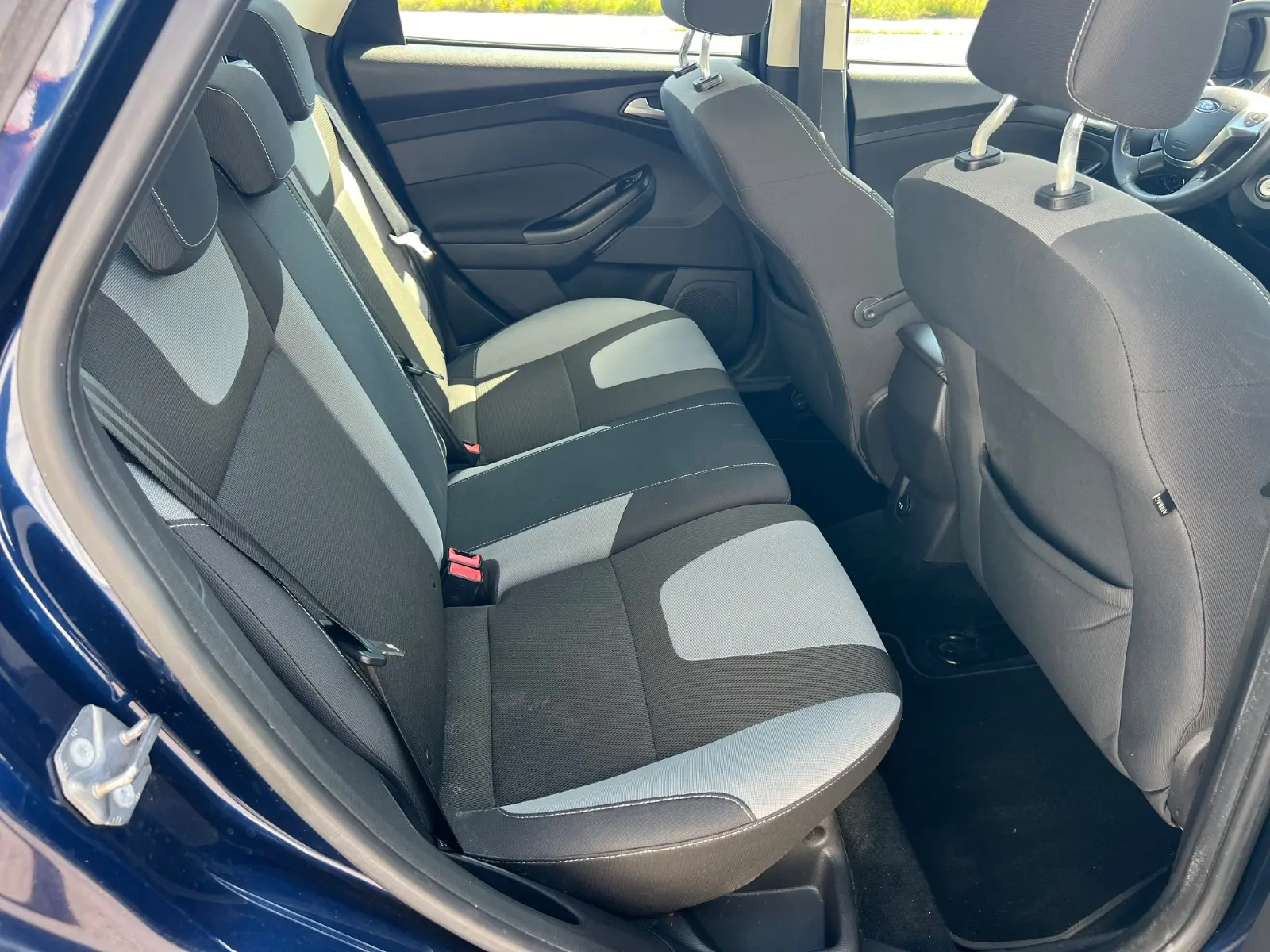 Ford Focus 2012 — photo 13
