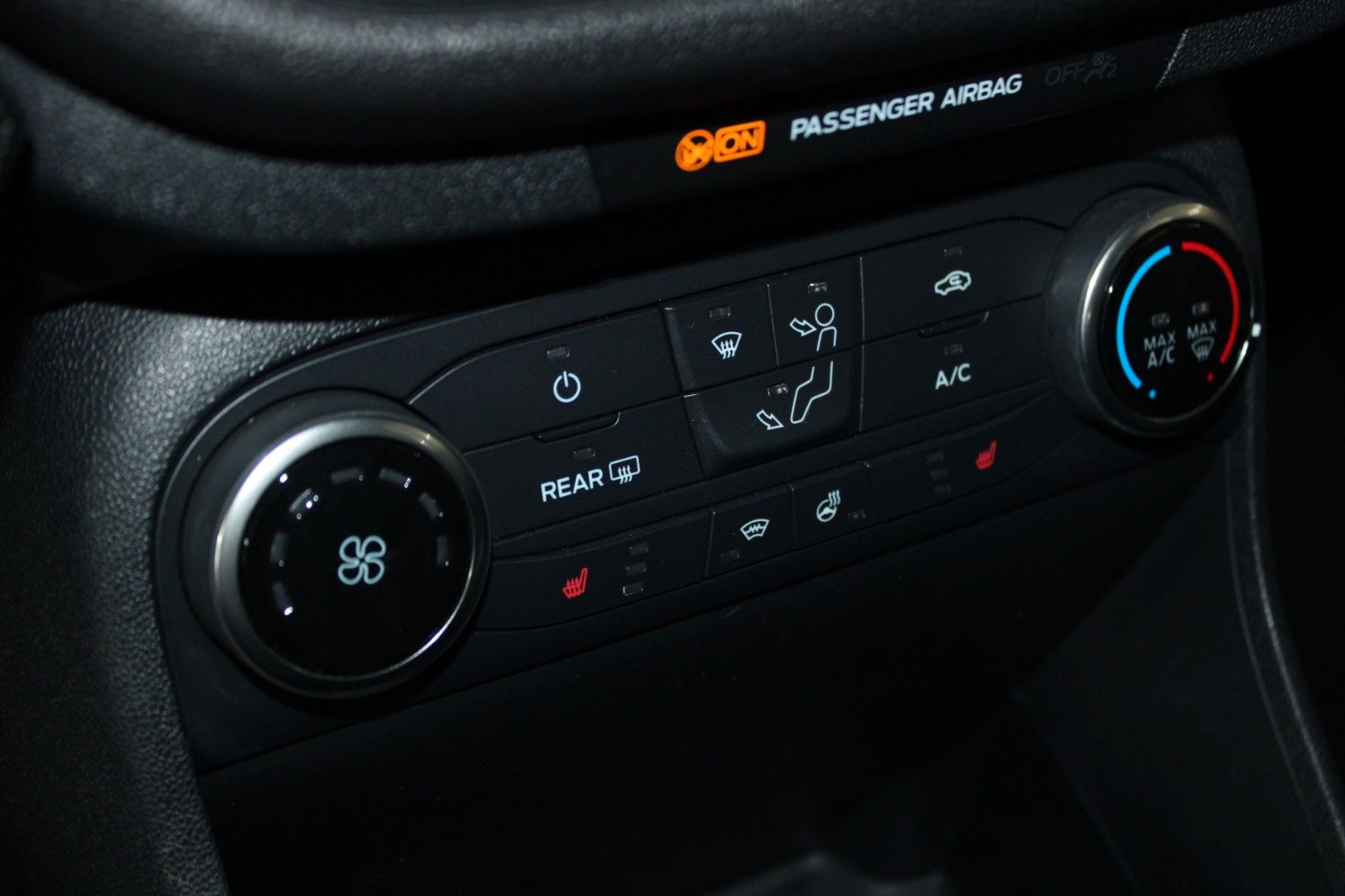 Fahrzeugabbildung Ford Fiesta Trend LED KLIMA WinterPaket DAB 1. Hand