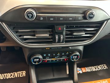MYAUTOCENTER – Gebraucht- und Jahreswagen mit Werkstattservice in Pfaffenhofen Ford Focus Lim. *Pano*Kamera*AHK*LED*