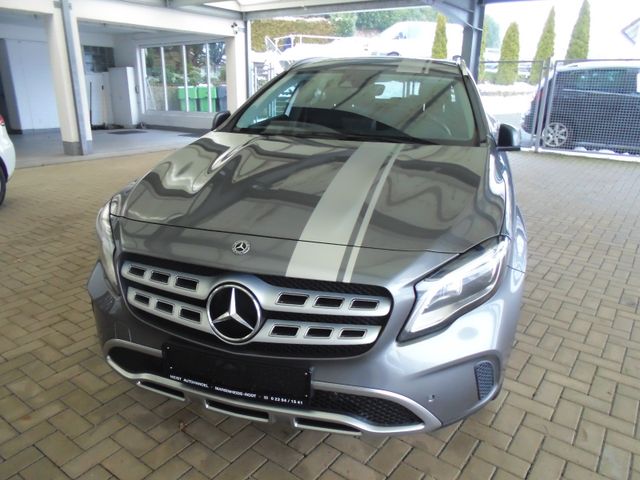 Mercedes-Benz GLA 180 Urban Kamera LED Navi