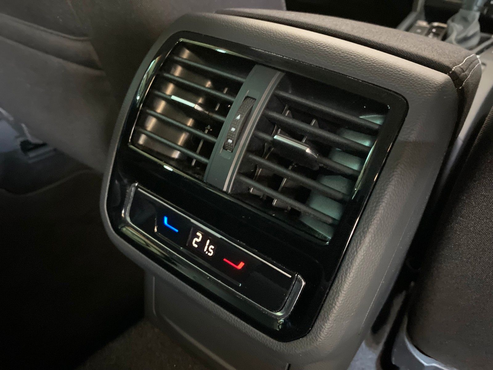 Fahrzeugabbildung Volkswagen Passat Variant Business 2,0TDI *LED*NAVI *ASSIST