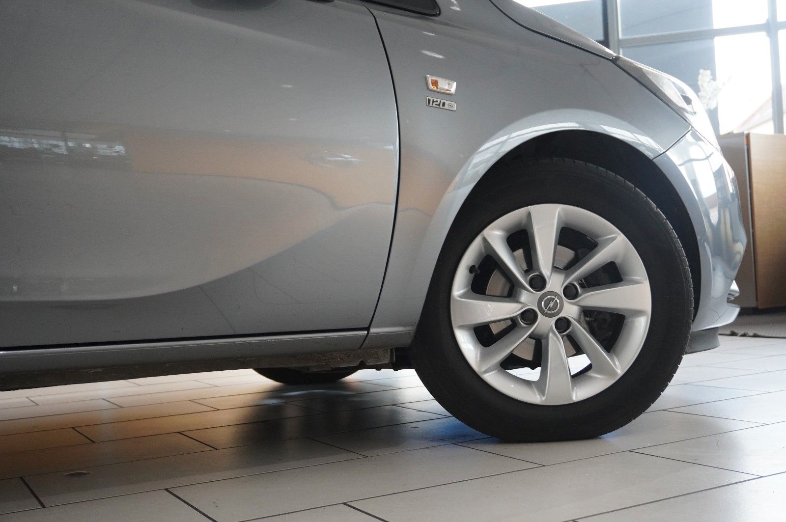 Fahrzeugabbildung Opel Corsa E 1.4 120 JAHRE 5-TÜR NAVI/SHZ/PDC/TEMP.