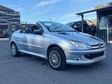 Peugeot 206 CC 1.6i - Peugeot 206 mit Benzin-Antrieb: Cabrio