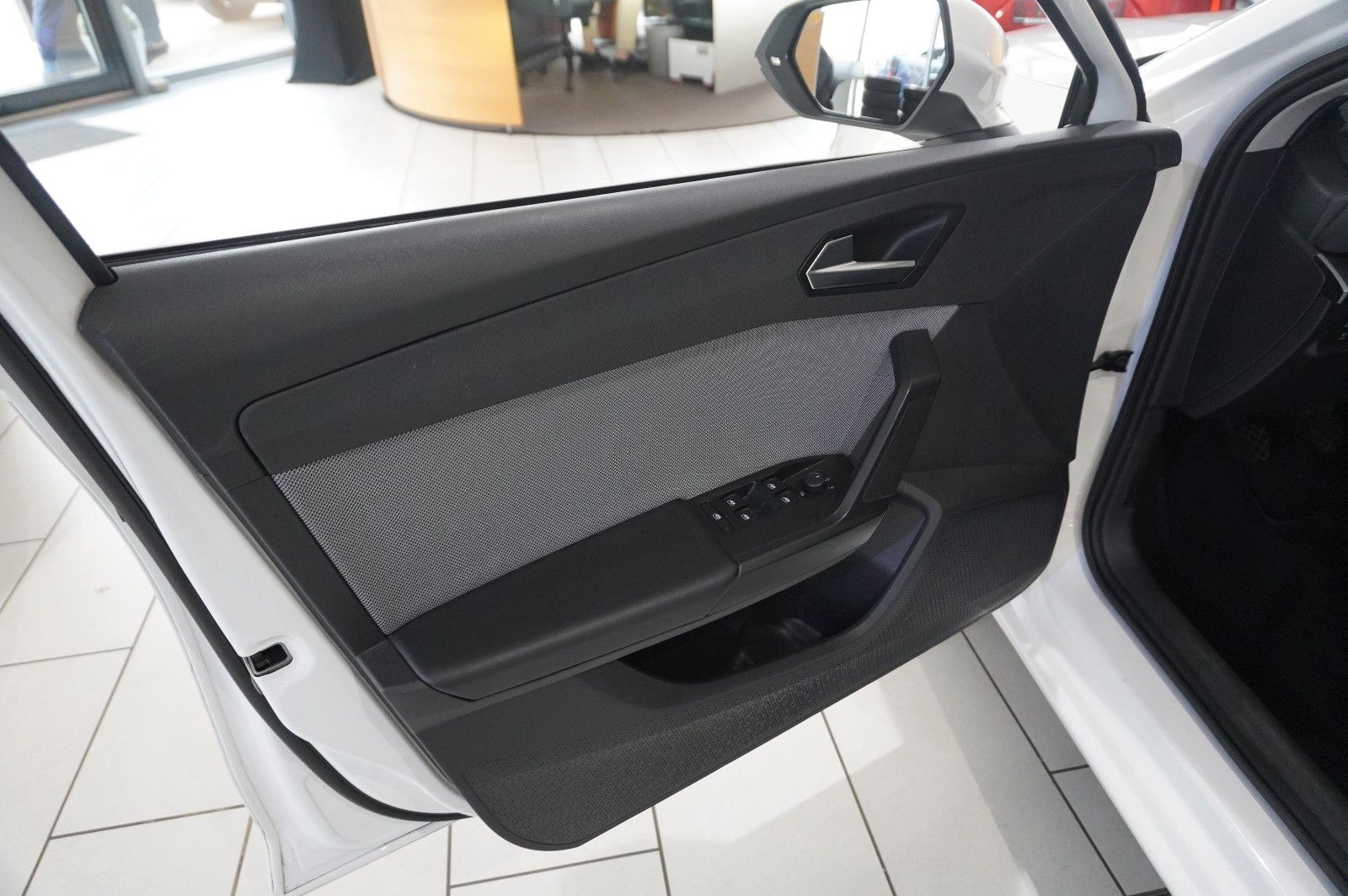 Fahrzeugabbildung SEAT Leon ST 2.0 TDI STYLE NAVI/LED/VIRT/SPORT/SH/DAB