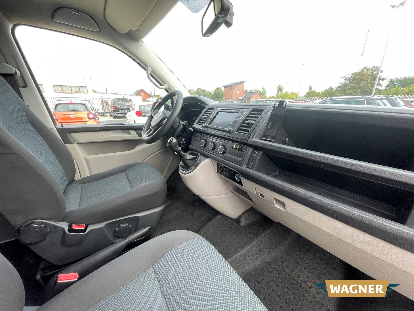 Fahrzeugabbildung Volkswagen T6 Kombi EcoProfi lang 2.0 TDI 8-Sitzer