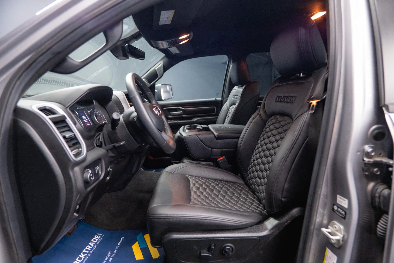 Fahrzeugabbildung Dodge RAM 5.7 V8 HEMI 4x4 OFFROAD Bodylift LONGBED LED