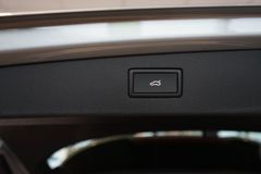 VW Tiguan 1.5 eTSI R-Line | Pano | AHK | 20" VW Tiguan 1.5 eTSI R-Line | Pano | AHK | 20"