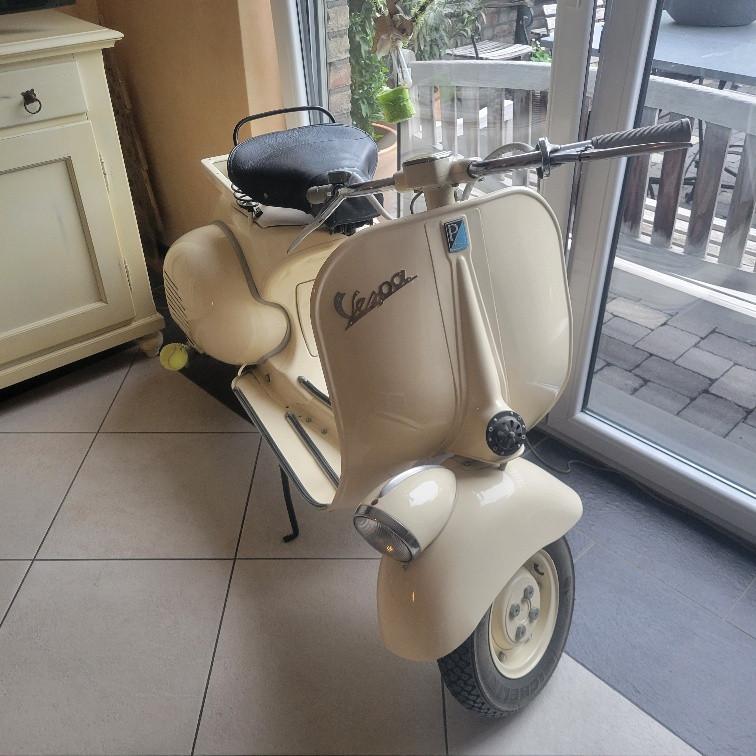 Vespa Faro Basso. weltweiter Versand mgl.
