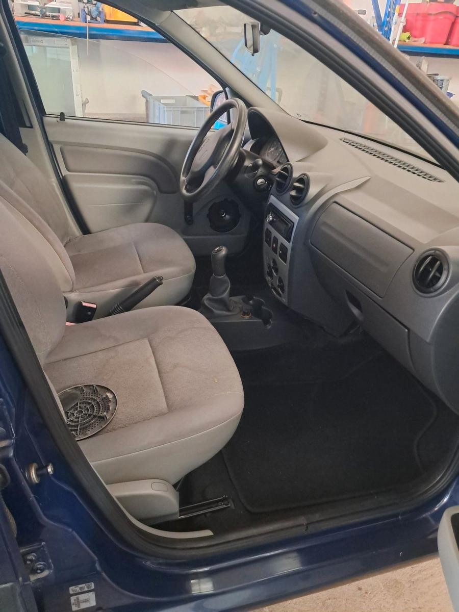 Dacia Logan 2007 — interior