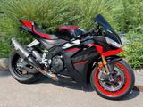 Aprilia RSV4 Factory E5+ 2025 dt. Modell, viel Zubehör! - APRILIA RSV4 FACTORY