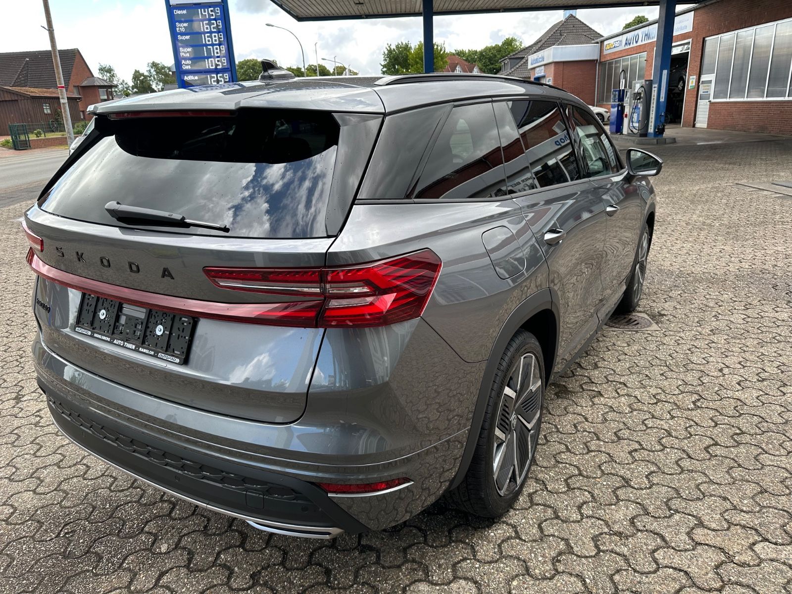 Fahrzeugabbildung SKODA Kodiaq 1.5 TSI Sportline DSG AHK/Matrix/Navi/ACC