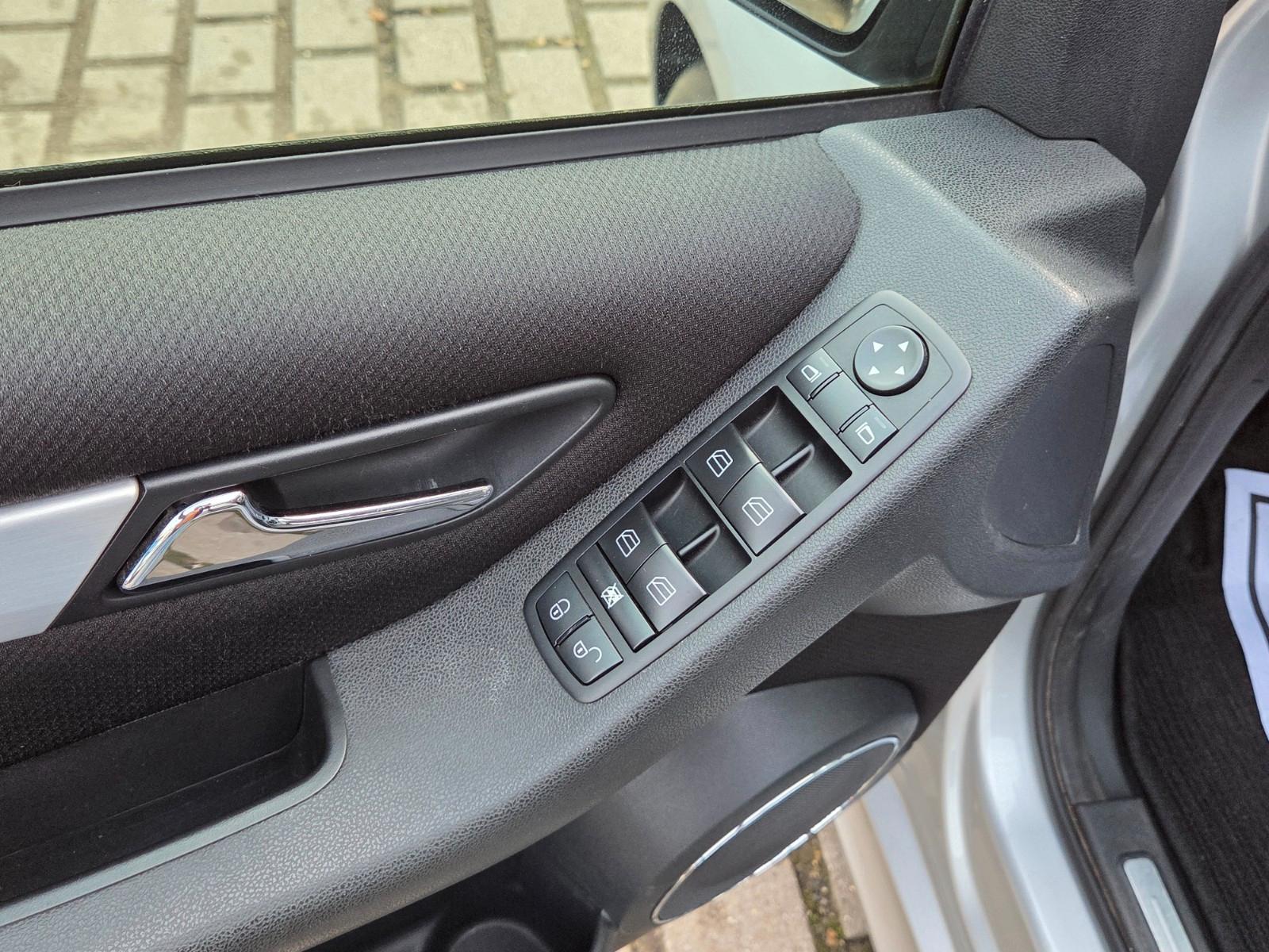 Mercedes-Benz B170 2008 — photo 17