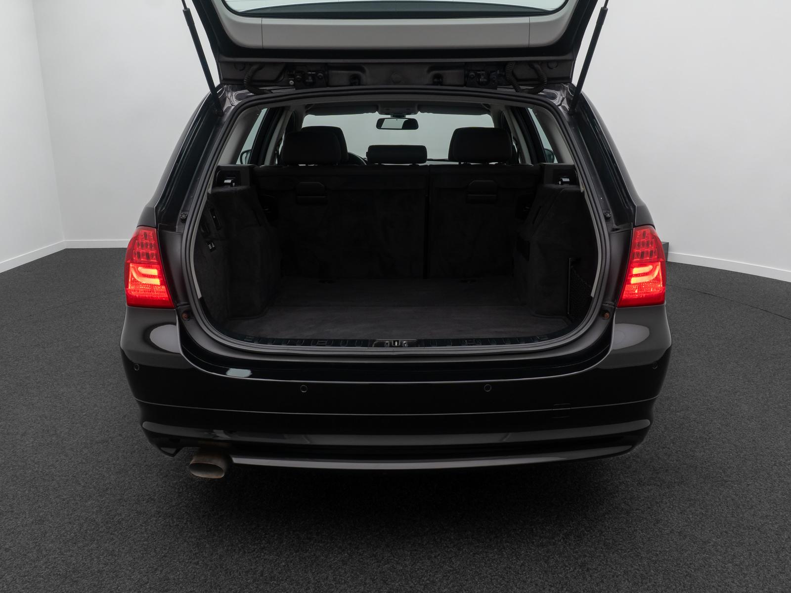 BMW 318 2012 — photo 13