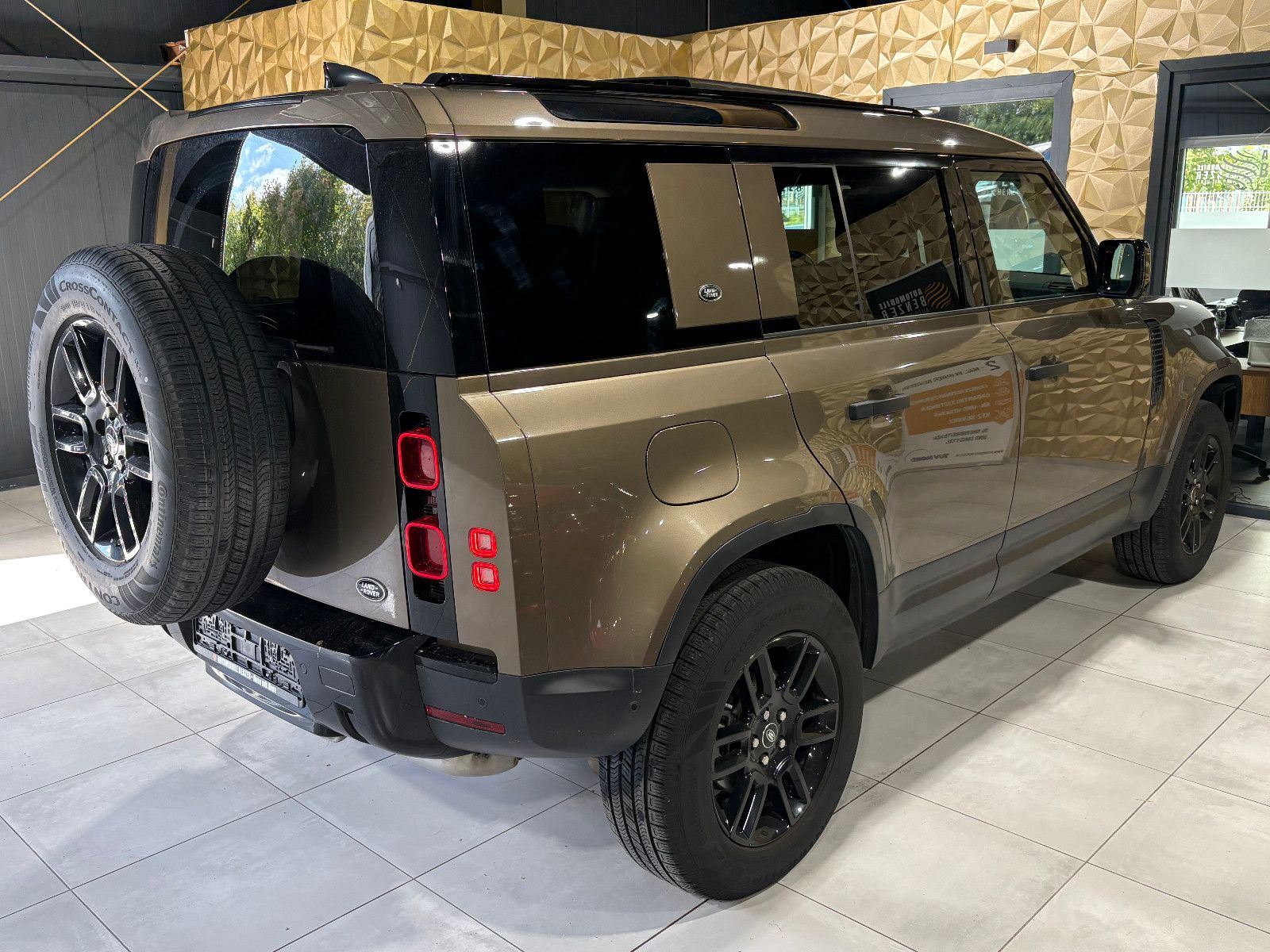 Fahrzeugabbildung Land Rover Defender 110 S/360°/NAVI/PANO/APPLE/ACC/SHZ