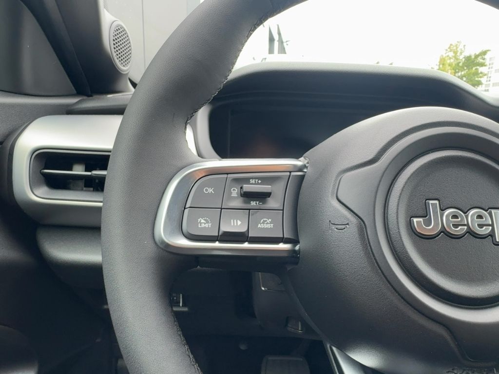 Fahrzeugabbildung Jeep Avenger e-Hybrid Altitude NAVI ELEKTR HECK WINTE