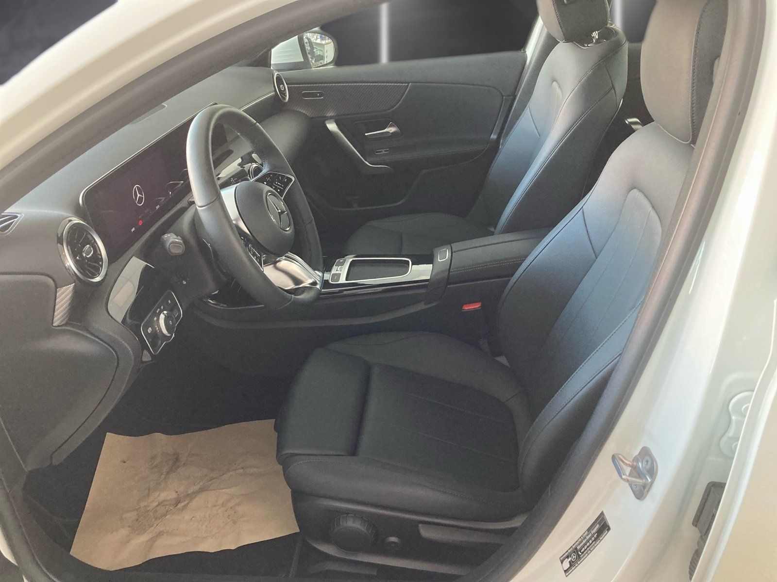 Fahrzeugabbildung Mercedes-Benz A 200 d Progressive*MBUX*Kamera*LED*CarPlay*Spur