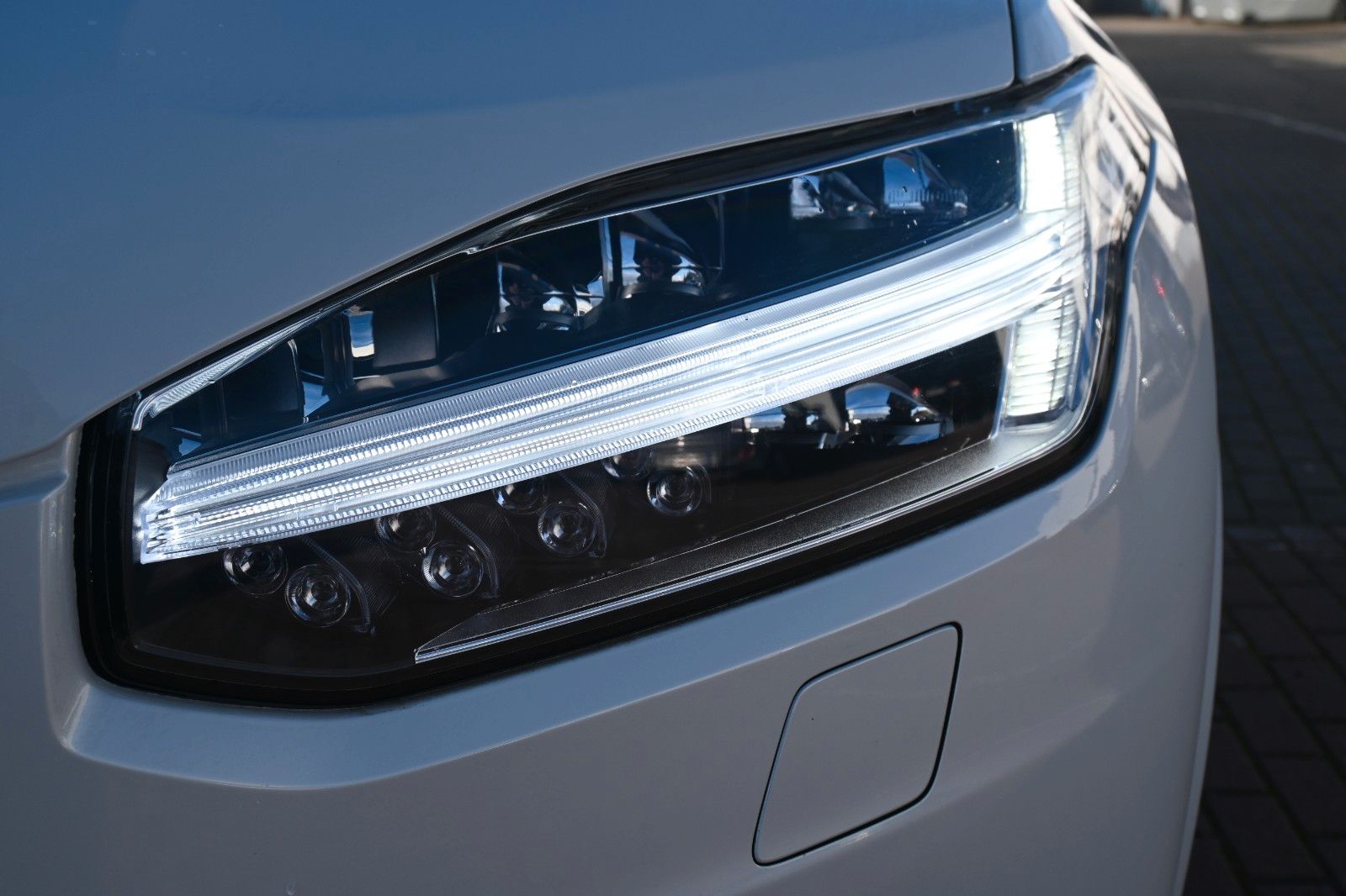 Fahrzeugabbildung Volvo XC90 B5D AWD Ultimate Bright*PANO*STHZ*LUFT*AHK