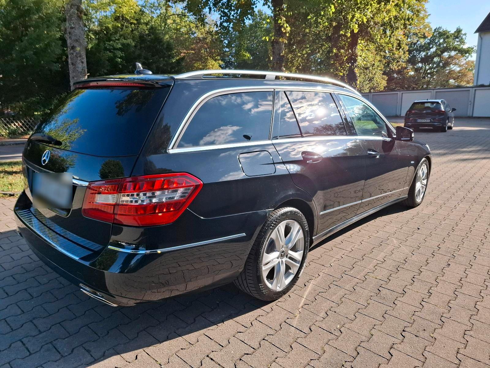 Mercedes-Benz E220 2012 — interior