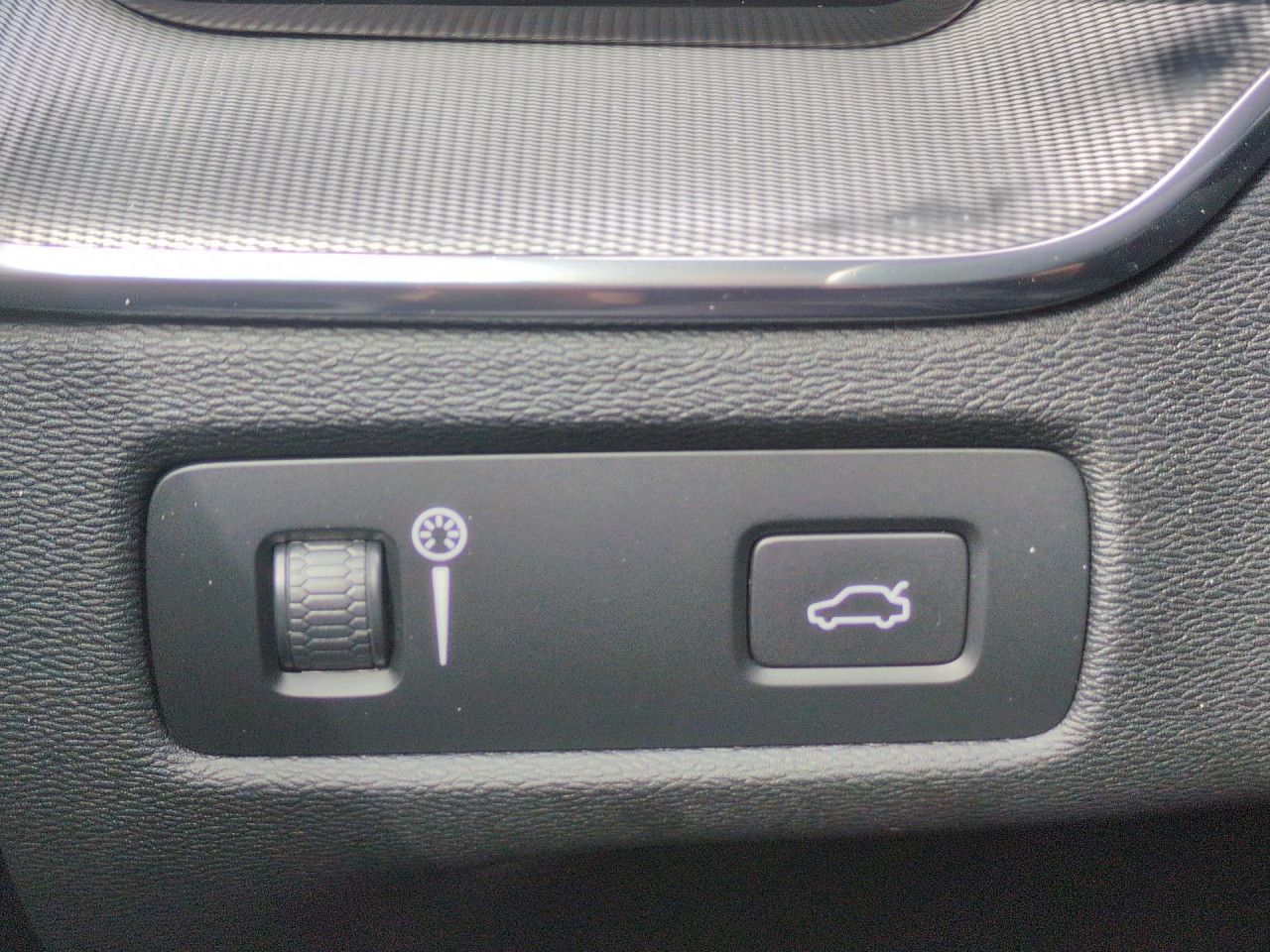 Volvo XC60 B4 (Benzin) R-Design 2WD Automatik Navi LED foto 14