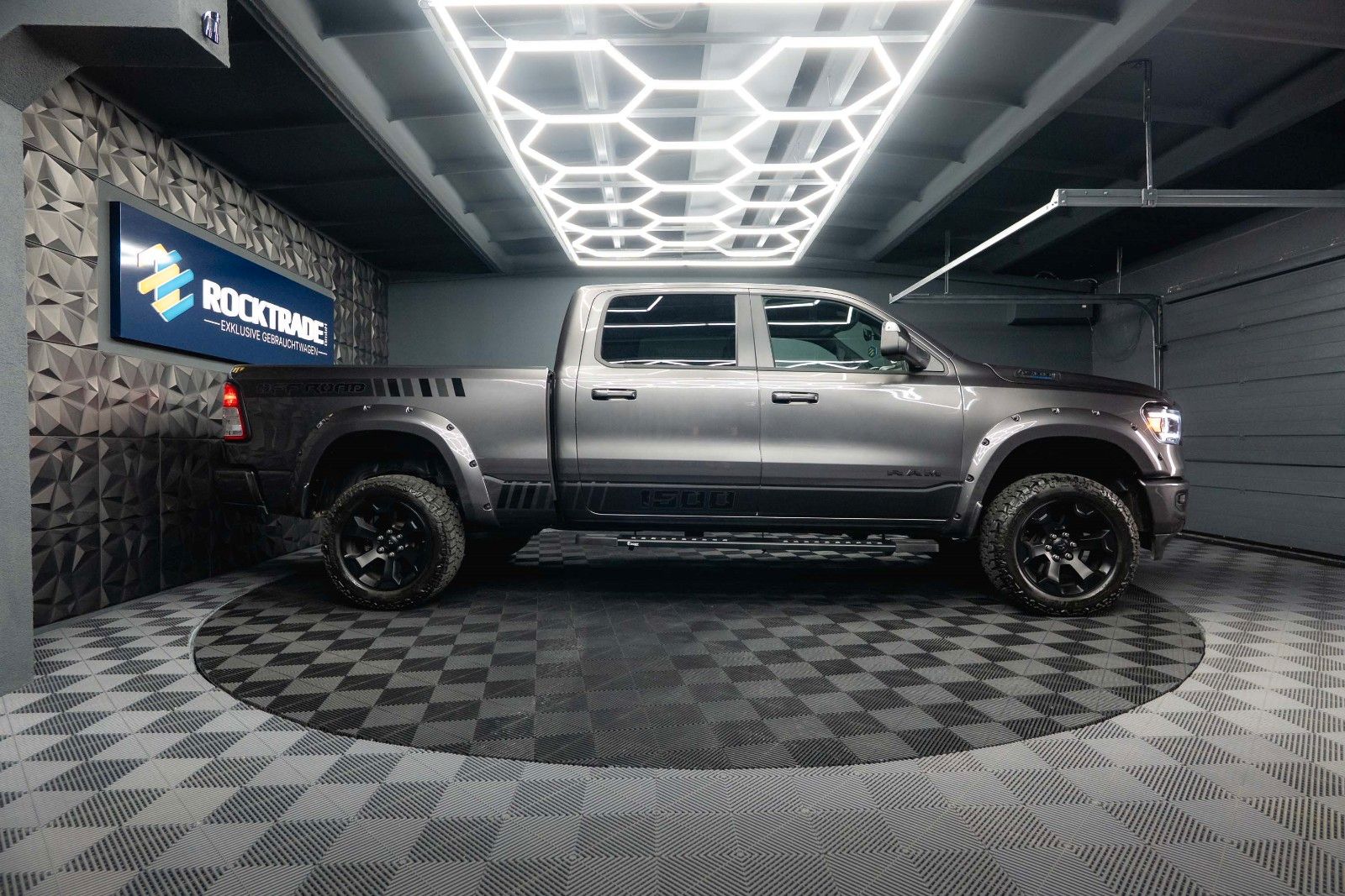 Fahrzeugabbildung Dodge RAM 5.7 V8 HEMI 4x4 OFFROAD LONGBED AXLE LOCK