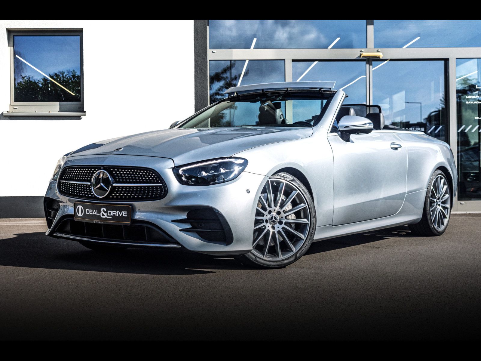 Mercedes-Benz E 300 CABRIOLET AMG-LINE°AIRSCARF°AIRCAP°BURM
