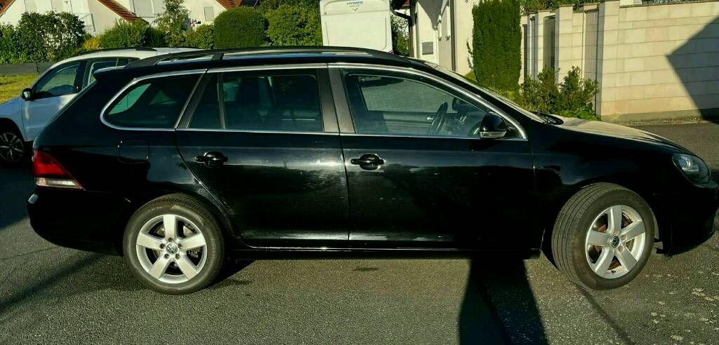 Volkswagen Golf 2010 — interior
