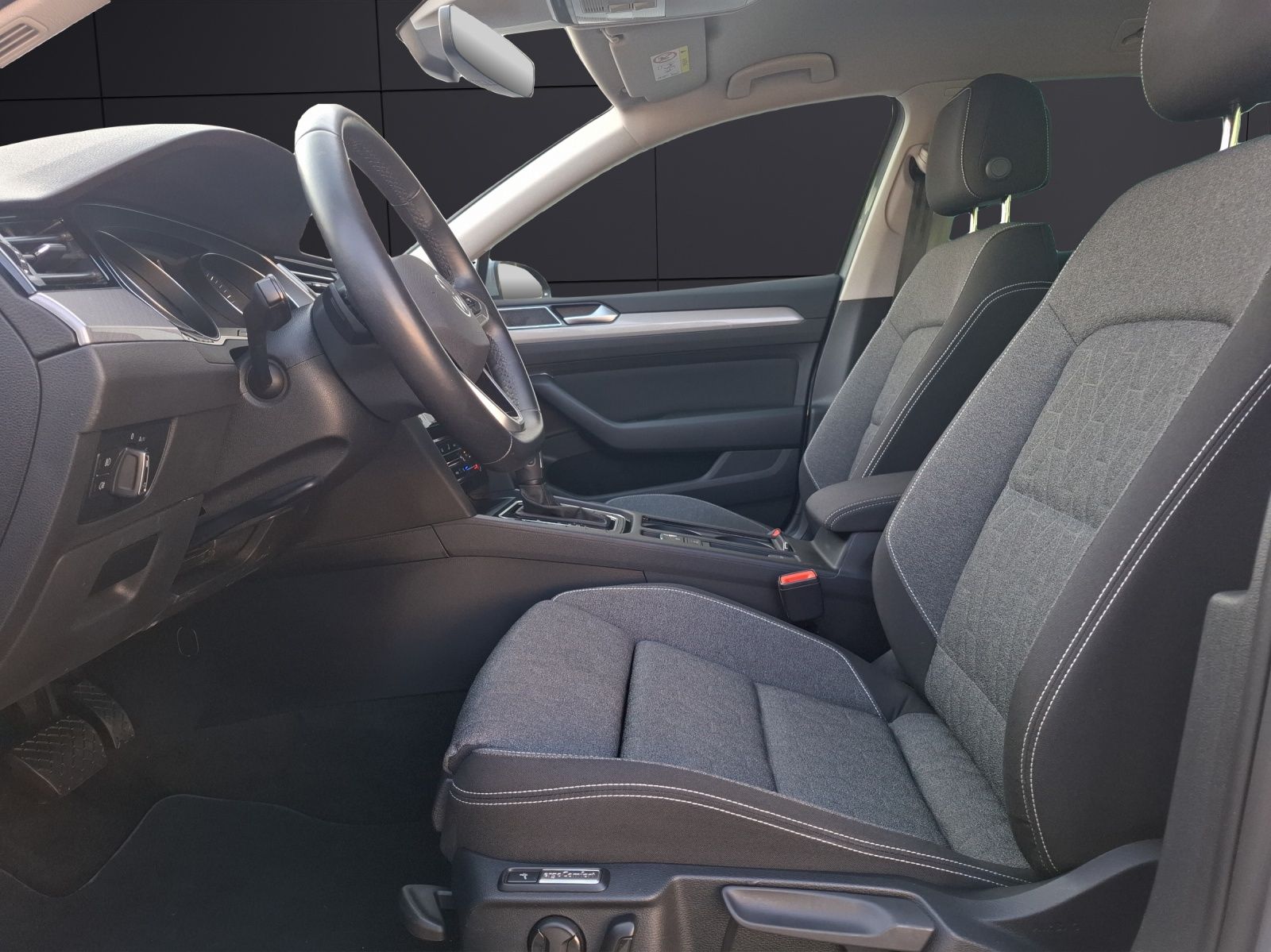 Fahrzeugabbildung Volkswagen Passat Variant TSI Business DSG Matrix Standhzg.