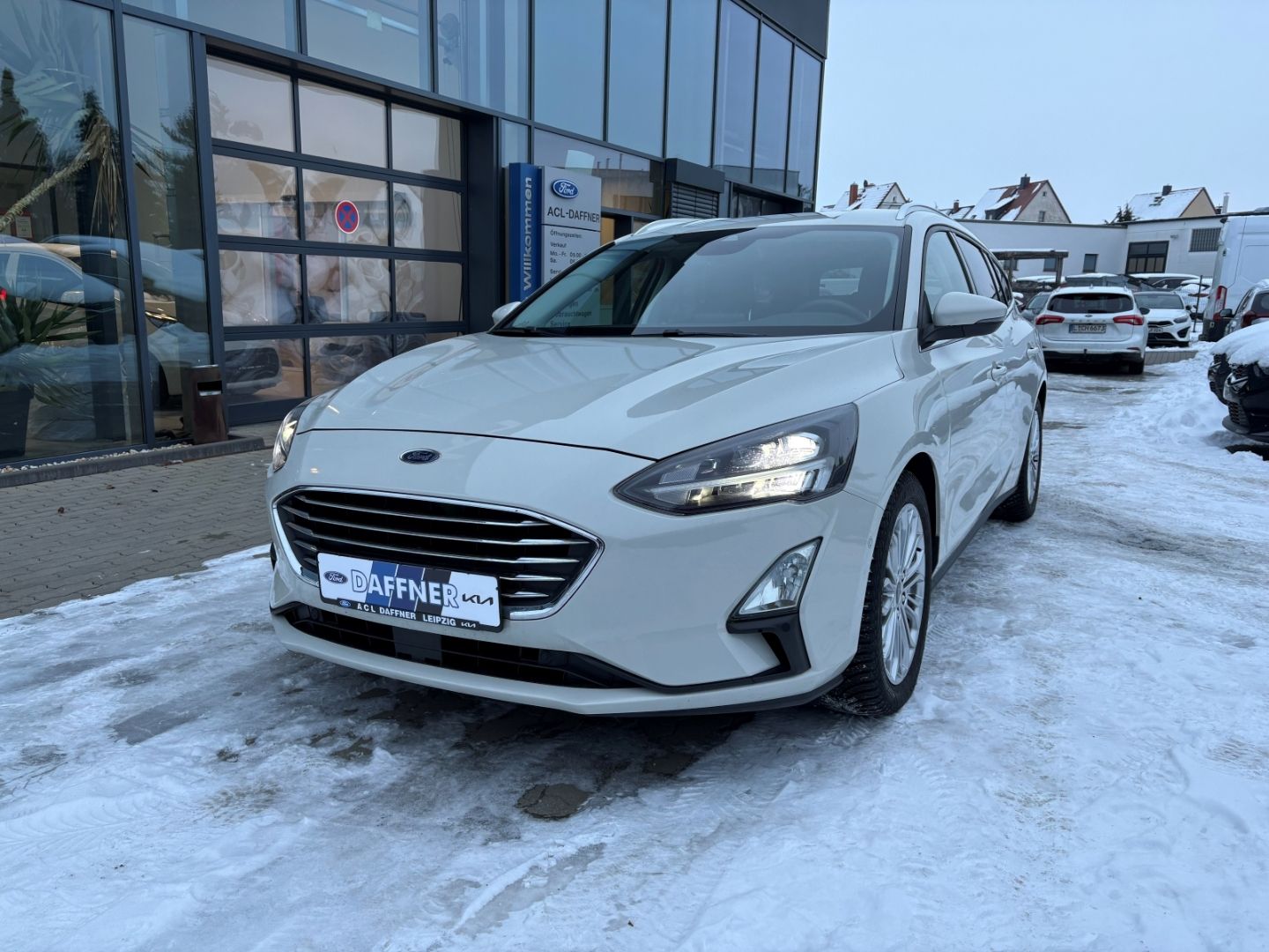 Fahrzeugabbildung Ford Focus Turnier Titanium VerkehrszeichenERK Kamera