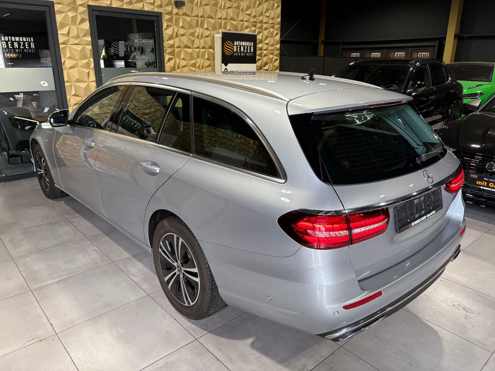 Fahrzeugabbildung Mercedes-Benz E 220 T-Modell d/NAVI/KAMERA/APPLE/AMBIENTE/ACC
