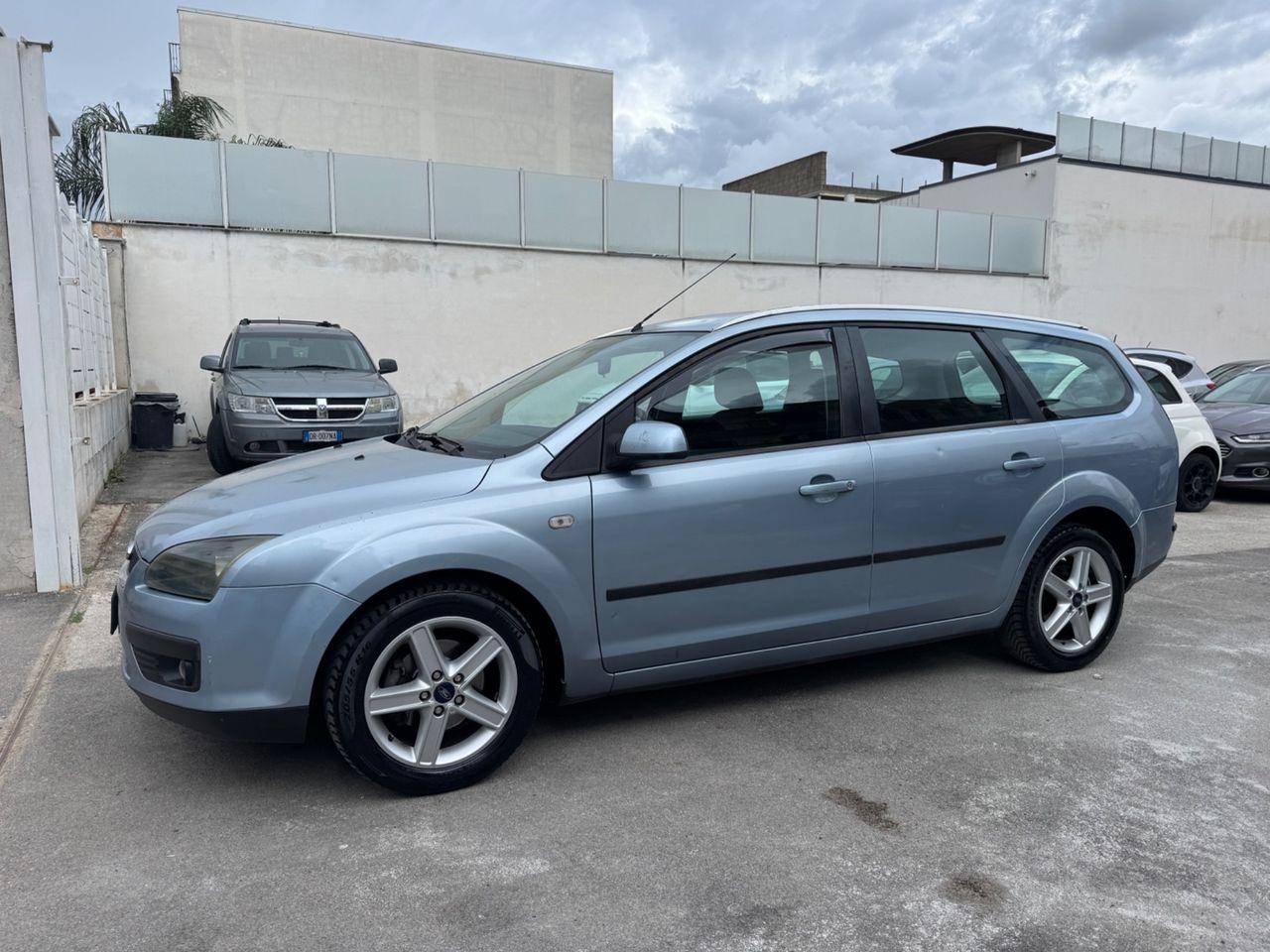 Ford Focus 2006 — вигляд ззаду