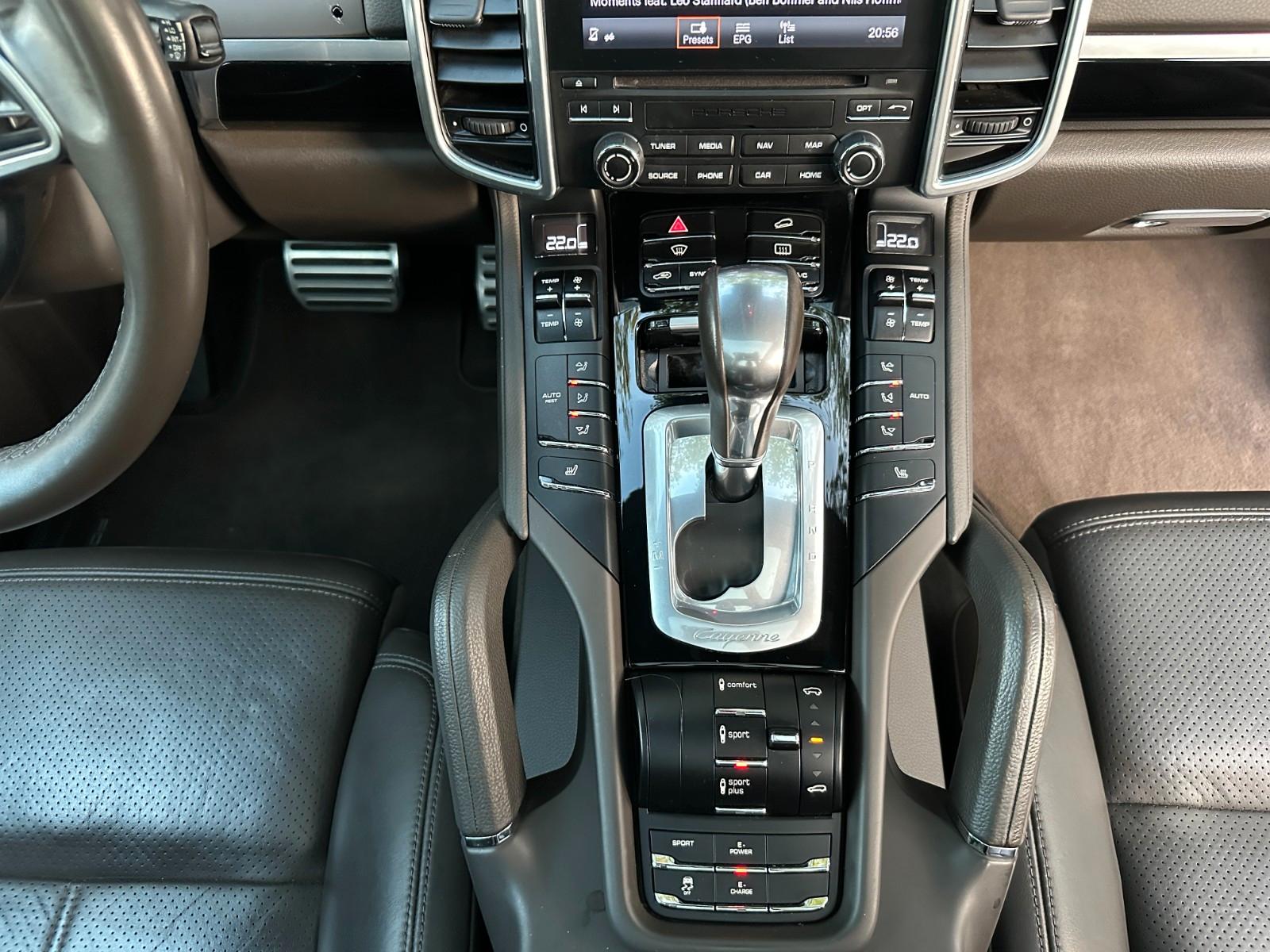 PORSCHE CAYENNE S E-HYBRID PLATINUM EDITION *PANO*LM-21" | 416 ch | 4X4 | BVA | 1-HD, TOP-AUSSTATTUNG!