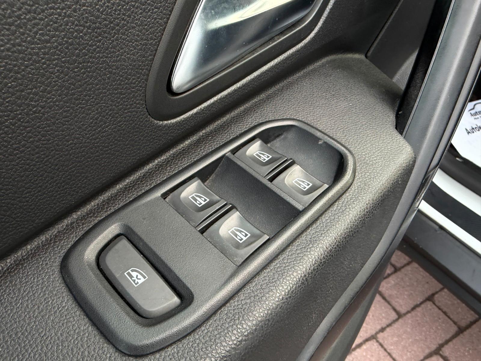 Dacia Duster II 1.6 Comfort*Nav*Carplay*Klima*Temp*PDC