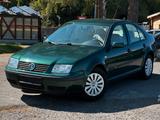 Volkswagen Bora 1.6*II.HAND*KLIMA*AHK* - Volkswagen Bora: 1.6
