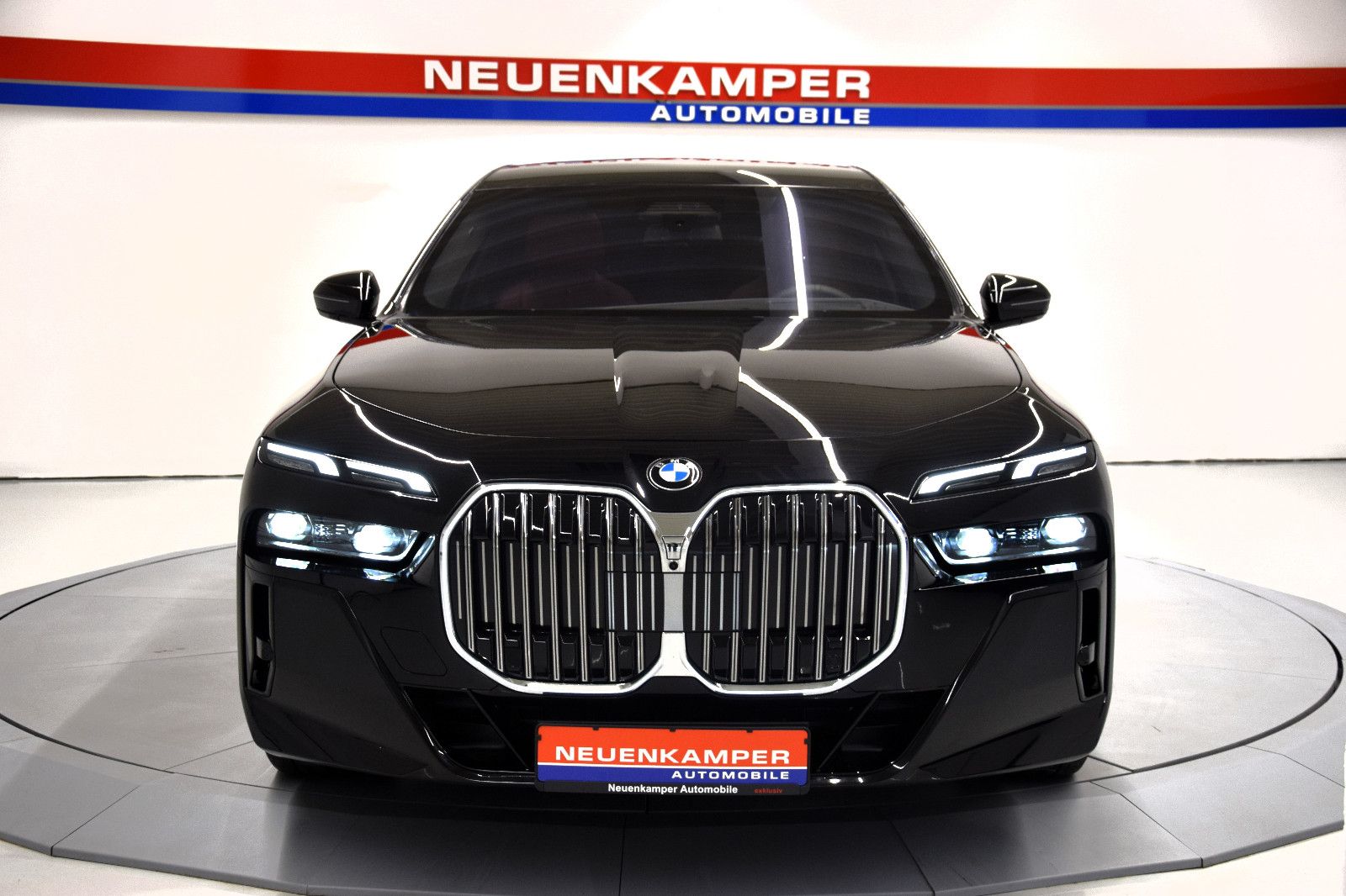 Fahrzeugabbildung BMW 740d xDrive M Sport Pano Standheiz ACC Sitzlüft.