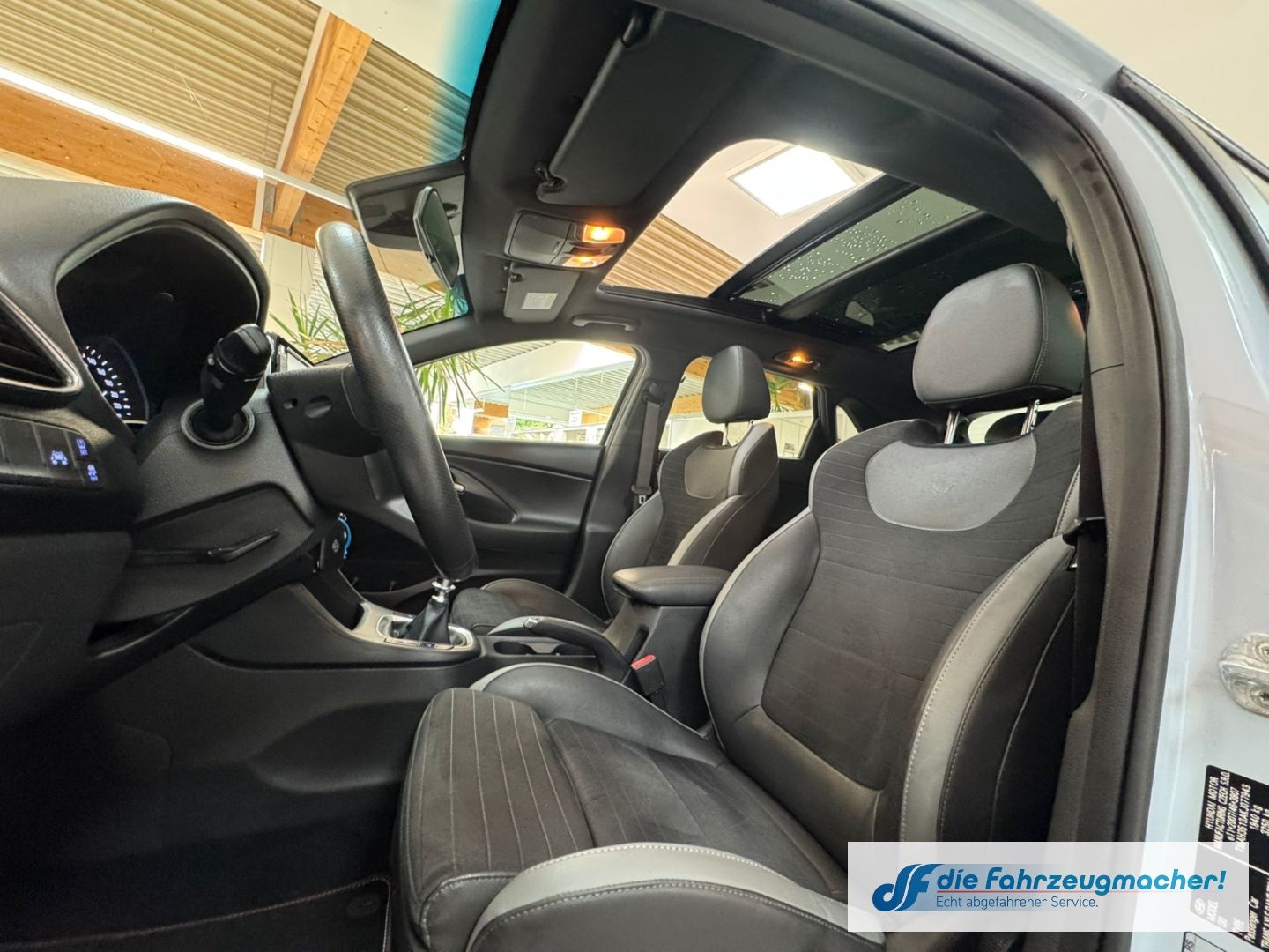 Fahrzeugabbildung Hyundai i30 N Line 1.4 T-GDI EU6d-T Sportpaket El. Panod