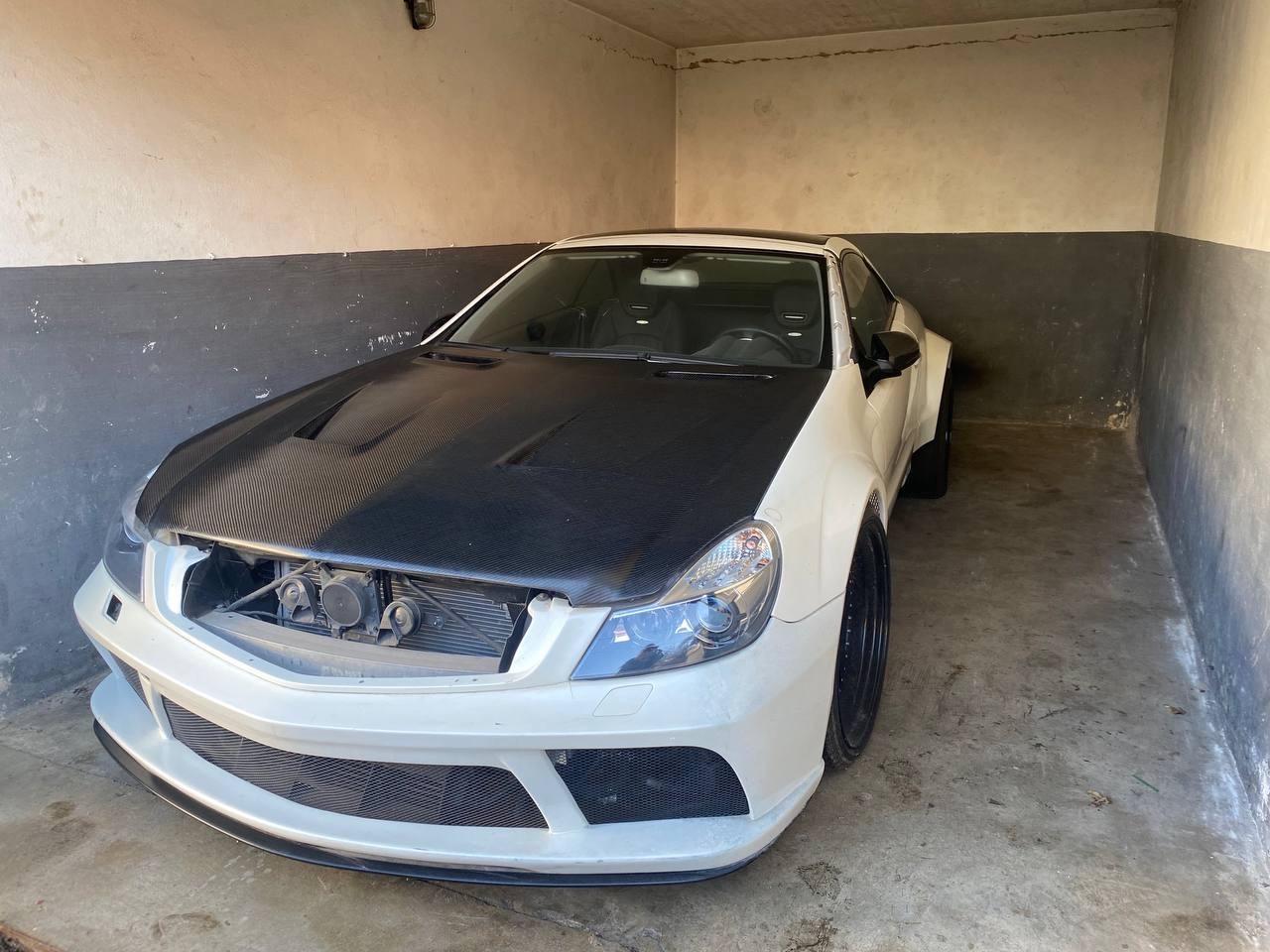 Mercedes-Benz SL 63 AMG Carbon abgebrochenes projekt