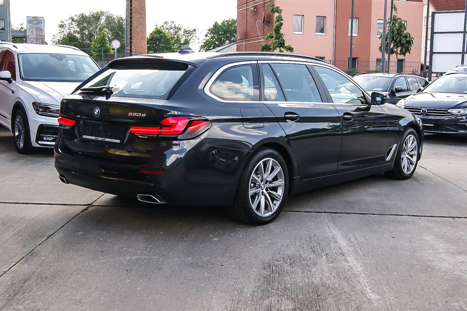 Fahrzeugabbildung BMW 520 d Touring LEDER HEADUP PANORAMA KEYLESS