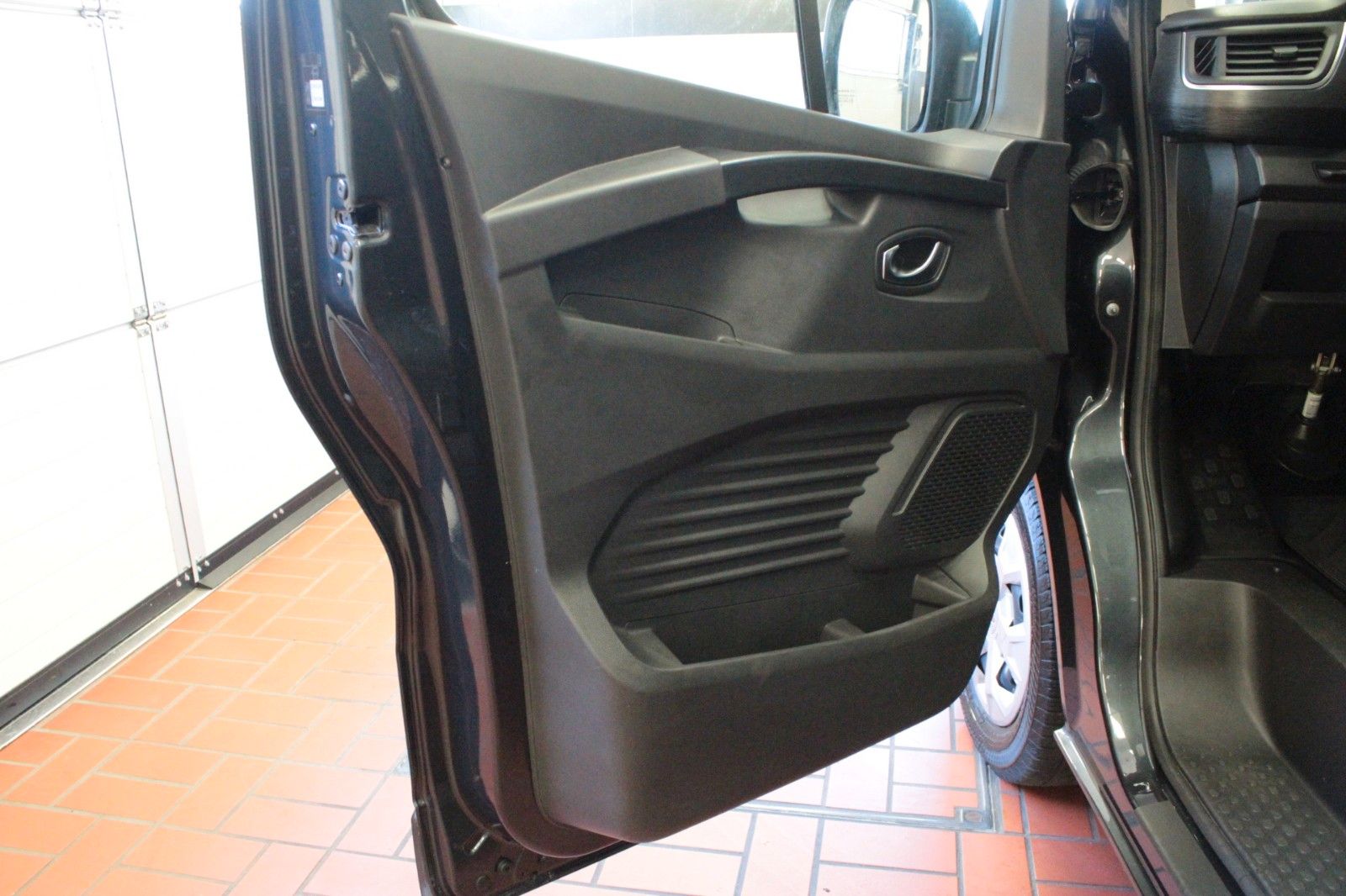 Fahrzeugabbildung Renault Trafic Grand L2H1 Blue DCI EDC Automatik