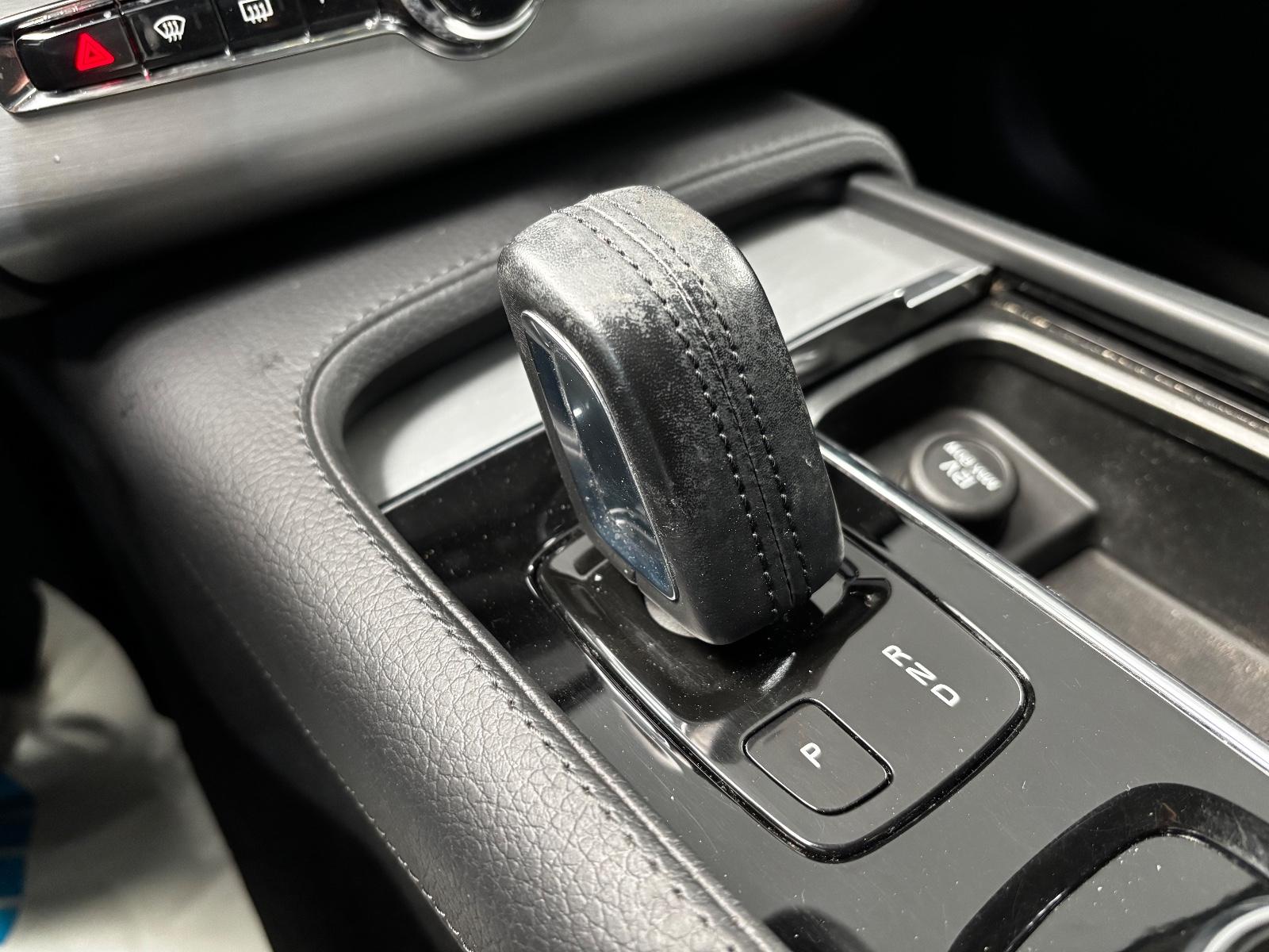 Volvo XC90 Momentum Pro AWD CAM 7-STZ PANO ACC HARMAN/