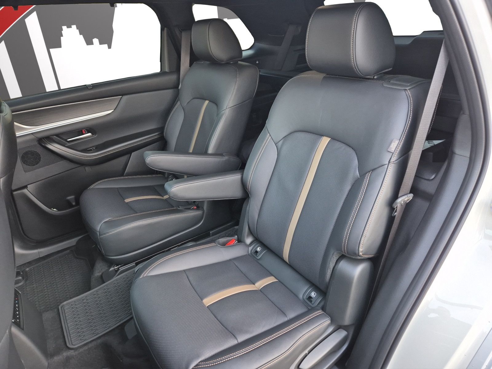 Fahrzeugabbildung Mazda CX-80 2.5 PHEV Homura Plus CAPTAIN SEATS