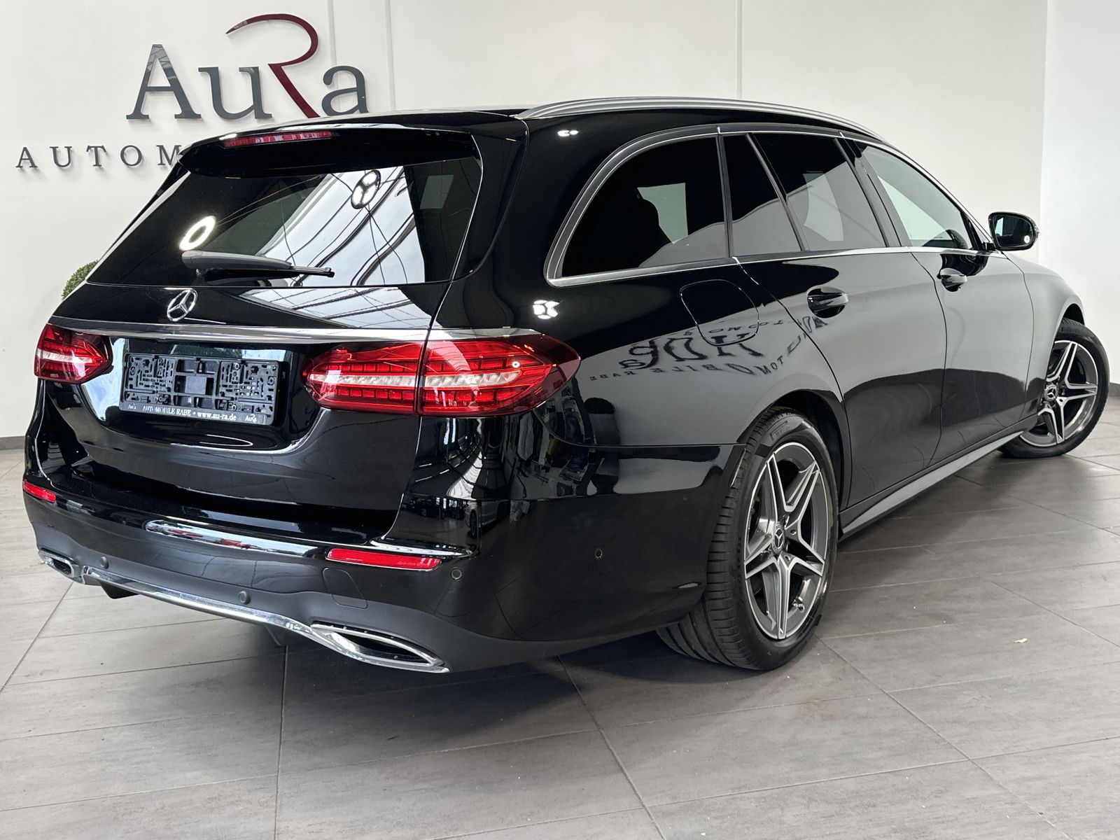 Fahrzeugabbildung Mercedes-Benz E 400d T 4M AMG-Line NAV+LED+360°+WIDESCREEN+1HD