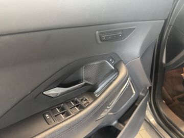 Jaguar E-Pace - 12